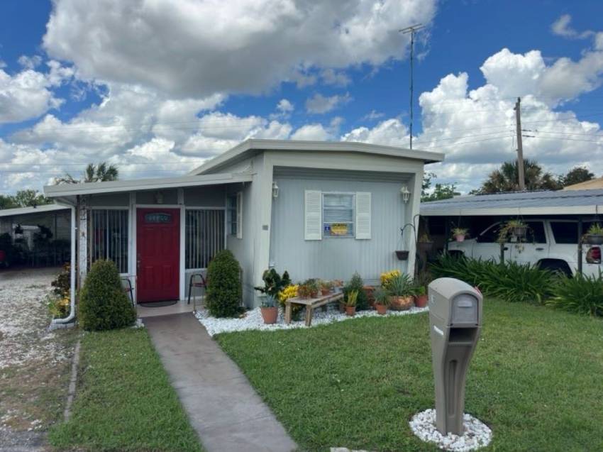 Winter Haven, FL Mobile Home for Sale located at 30 Azalea Drive Lucerne Lakeside Park